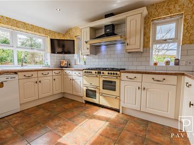 KITCHEN BREAKFAST ROOM